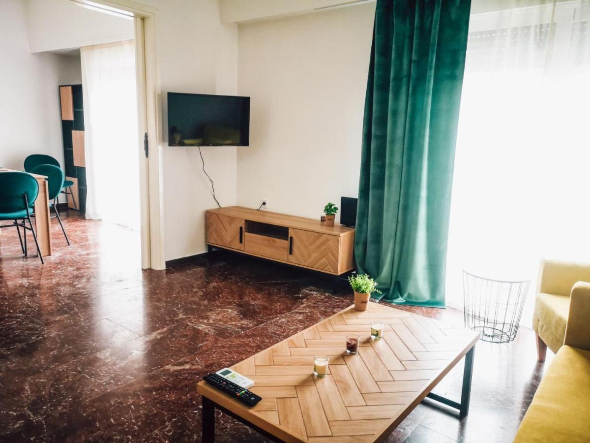 Explore Greece From Colorful City Centre Apartment Chalkís Exterior foto
